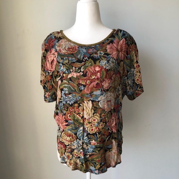 Tops - Vintage Platinum by Dorthy schoelen floral top. Size S.